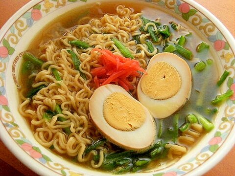 インスタントラーメンを美味しく♪（味付け卵＆ニラ）